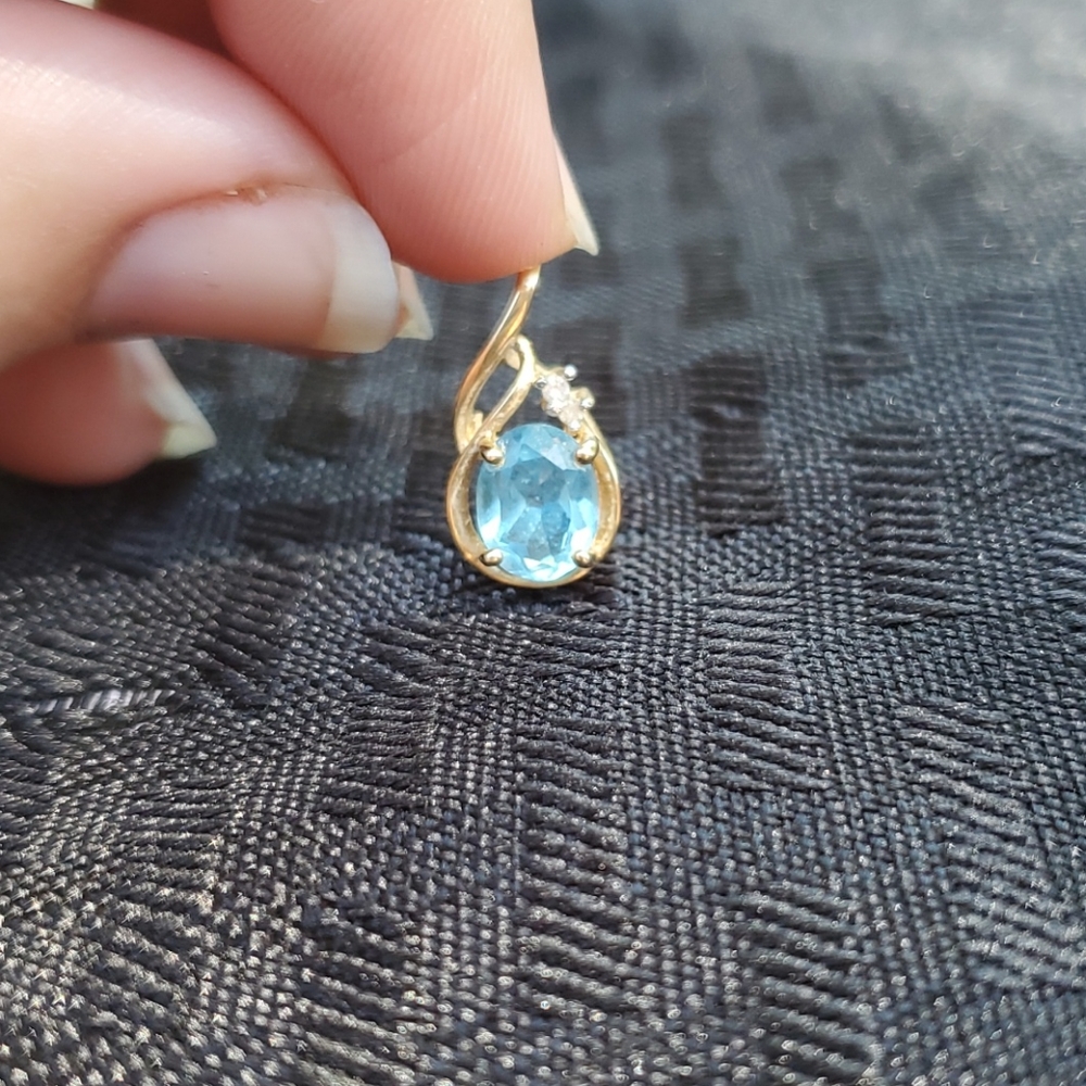 14k gold Blue Topaz pendant necklace